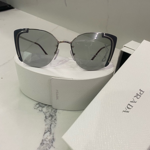 Prada sunglasses - Picture 1 of 1